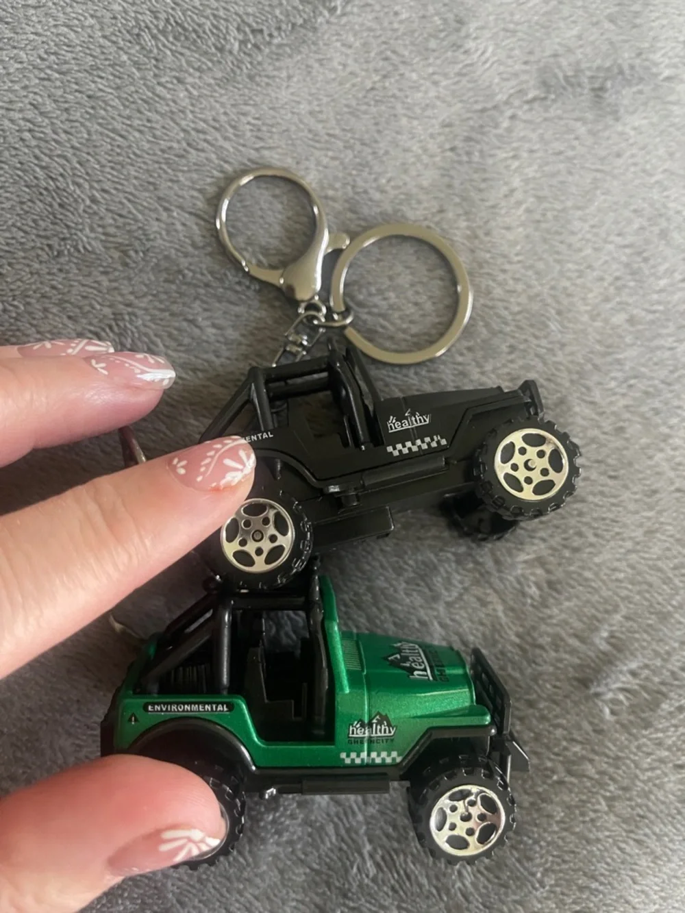 Jeep Keychain bag charm Duo Black & Green new plastic wheels roll lobster clip